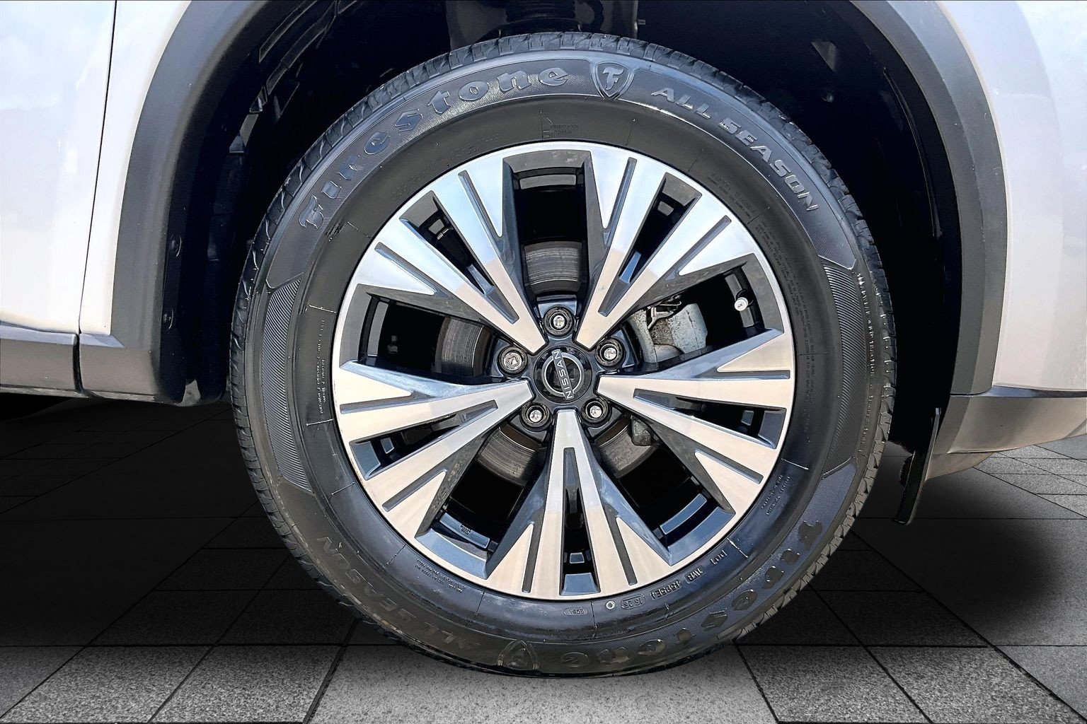 Used 2023 Nissan Rogue SV FWD image 8