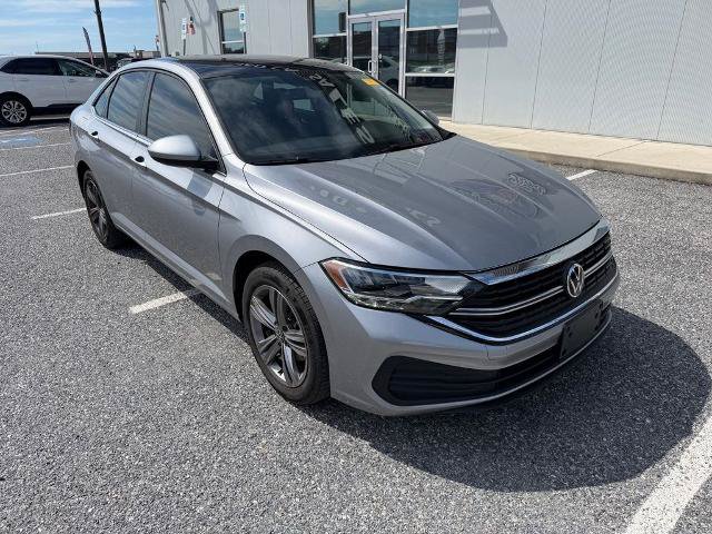 Used 2024 Volkswagen Jetta SE w/ Panoramic Sunroof Package FWD image 2