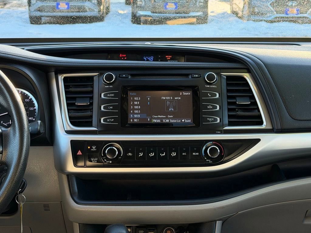 Used 2019 Toyota Highlander LE image 16