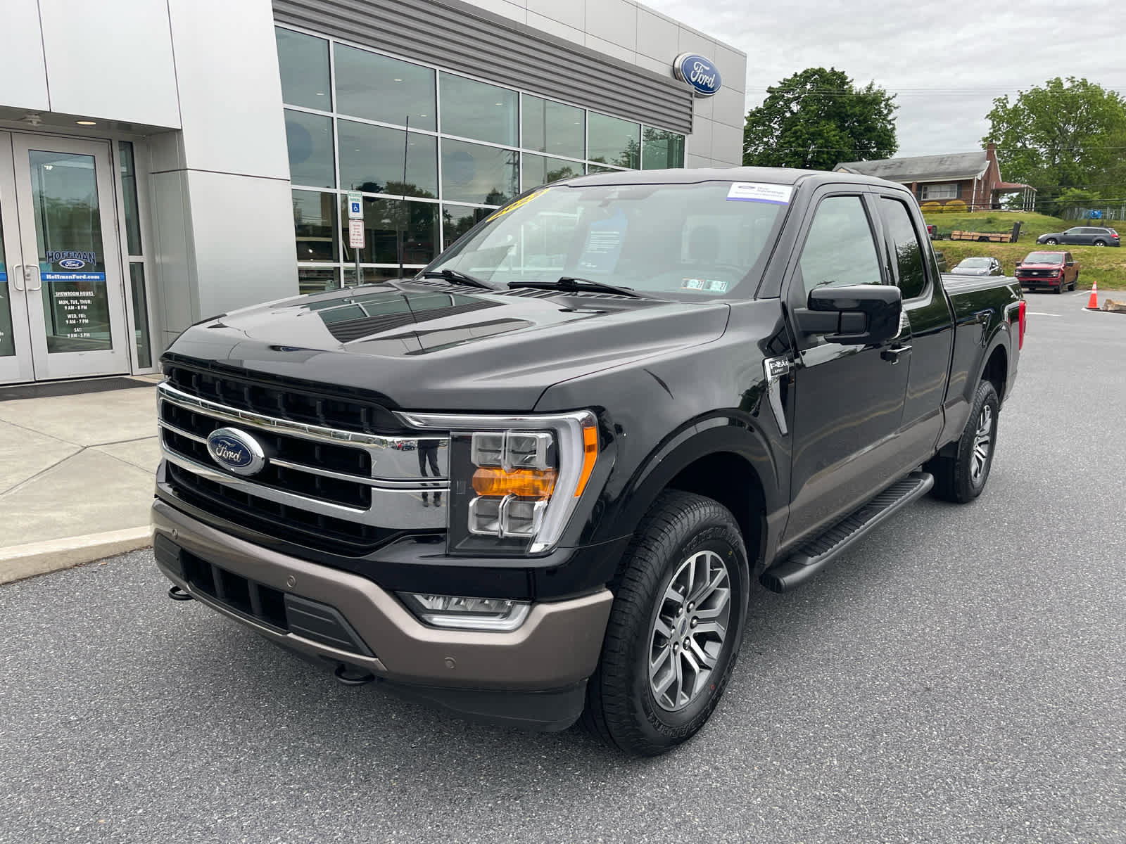 Certified 2022 Ford F150 Lariat w/ Equipment Group 501A Mid AWD/4WD image 2