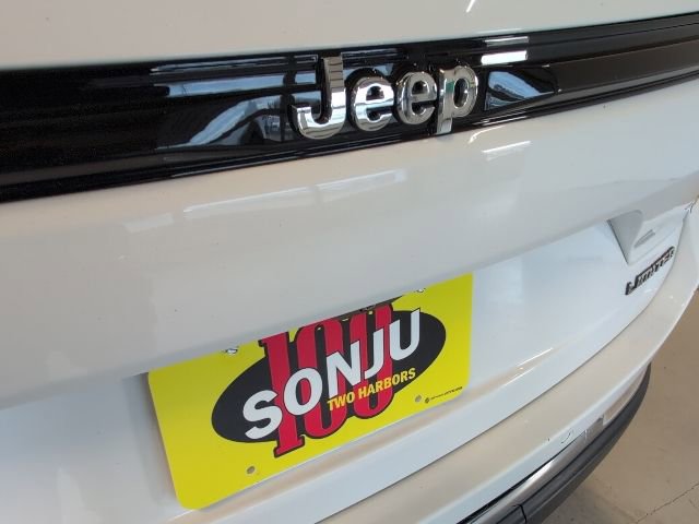 Used 2023 Jeep Grand Cherokee Limited AWD/4WD image 37