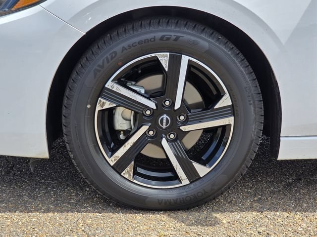 Used 2024 Nissan Sentra SV FWD image 29