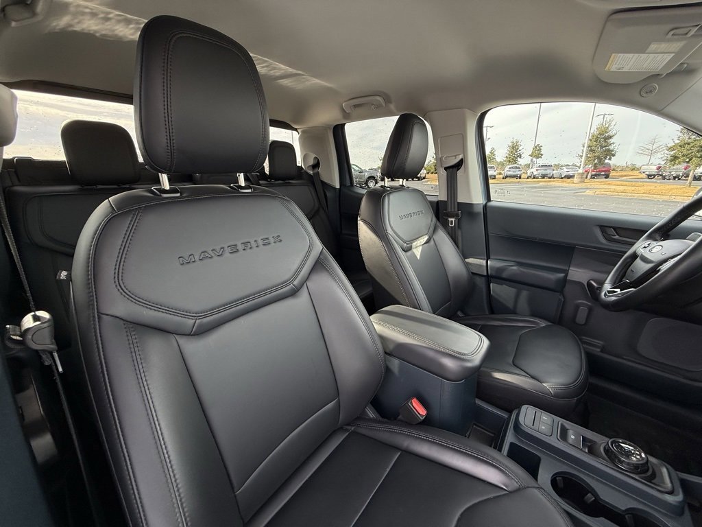 Certified 2025 Ford Maverick Lariat w/ Black Appearance Package image 30