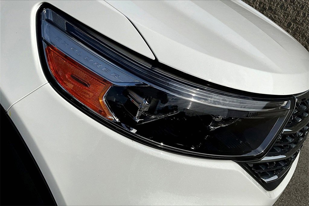 Certified 2022 Ford Explorer XLT w/ Equipment Group 202A image 29