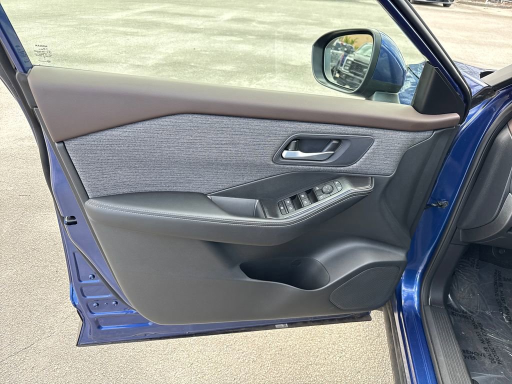 Used 2023 Nissan Rogue SV image 13