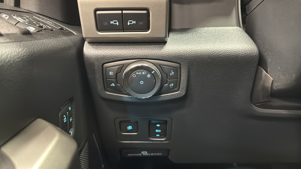 Certified 2022 Ford F350 Lariat w/ Tremor Off-Road Package AWD/4WD image 33