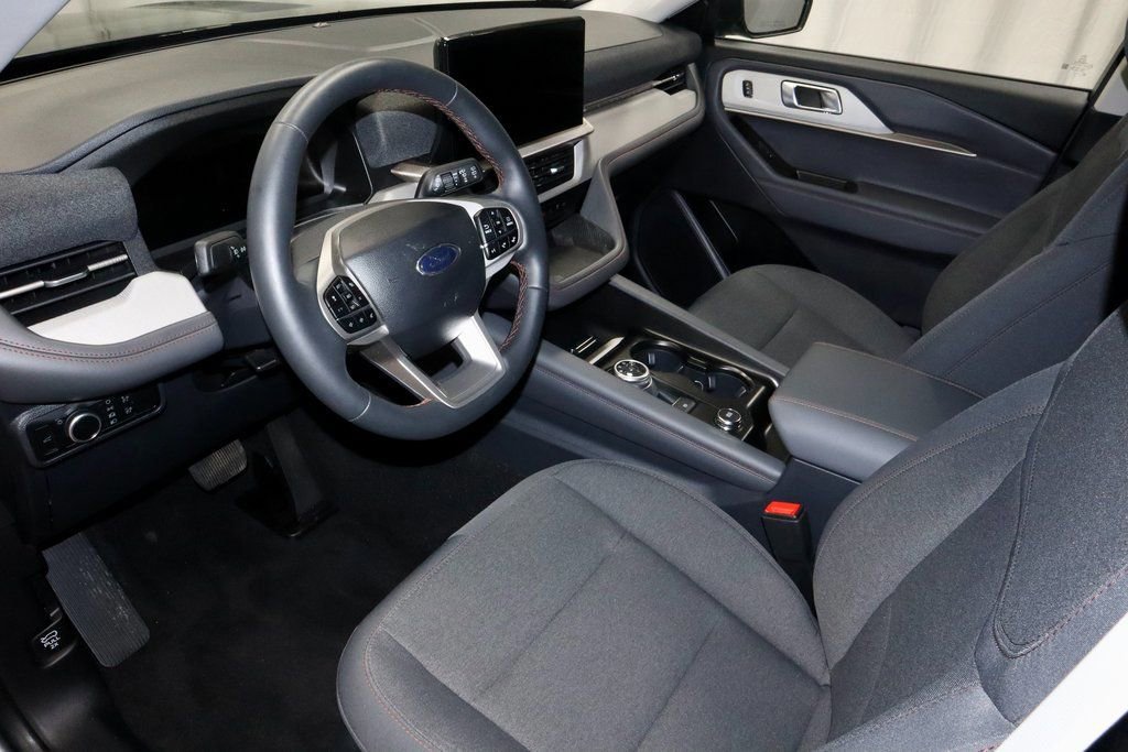 Certified 2025 Ford Explorer Active image 25