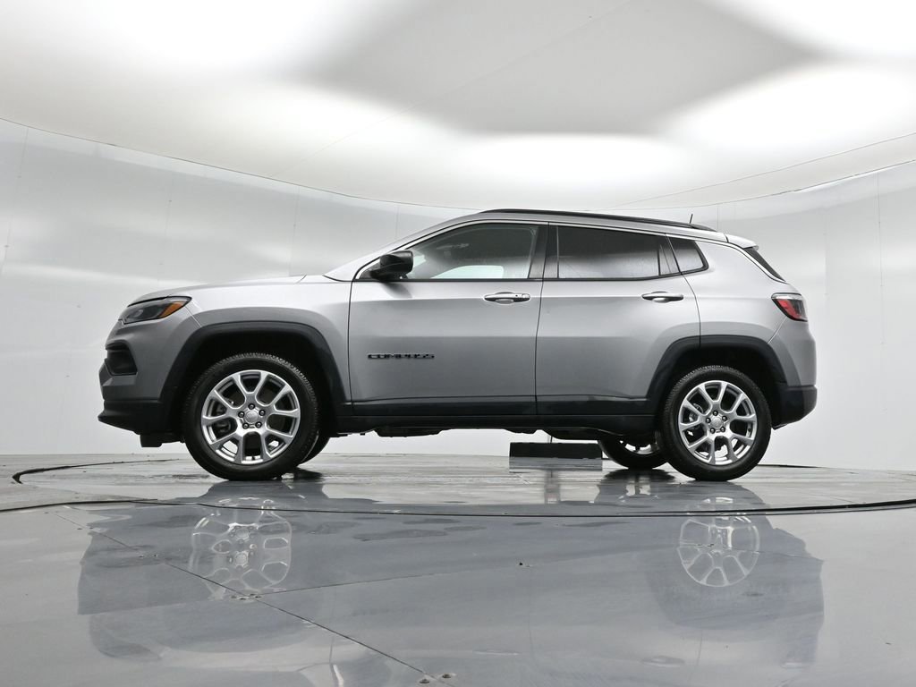 Used 2023 Jeep Compass Latitude image 24