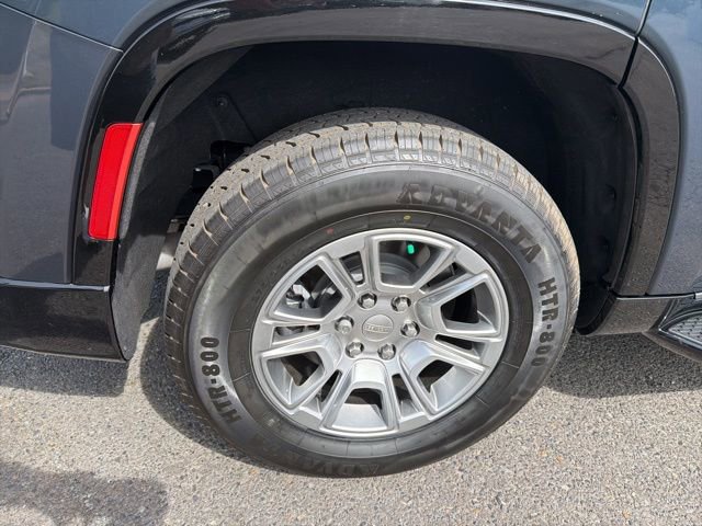 Used 2023 Jeep Wagoneer Base image 11