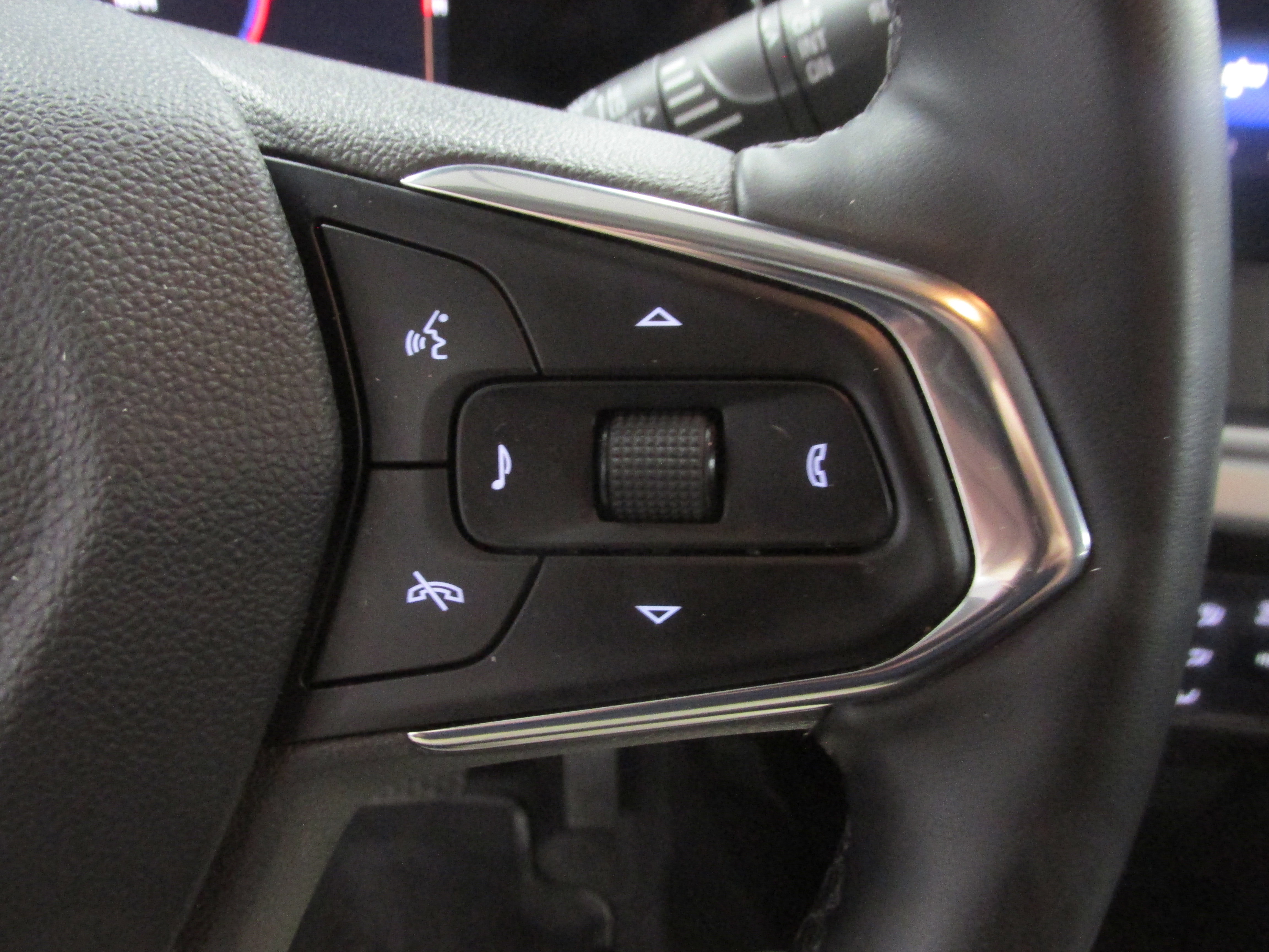 Used 2024 Jeep Compass Latitude image 32