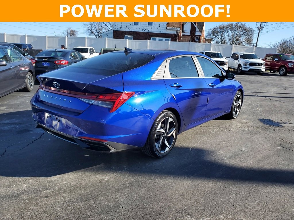 Used 2022 Hyundai Elantra SEL w/ Convenience + Premium Package image 4