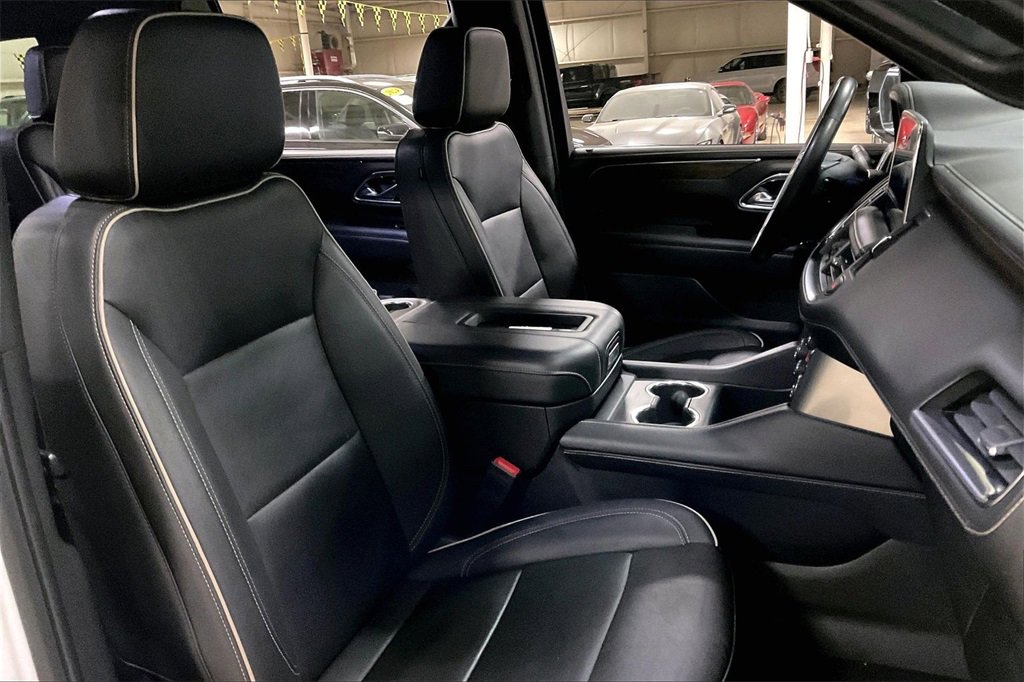 Used 2023 Chevrolet Suburban Premier image 7