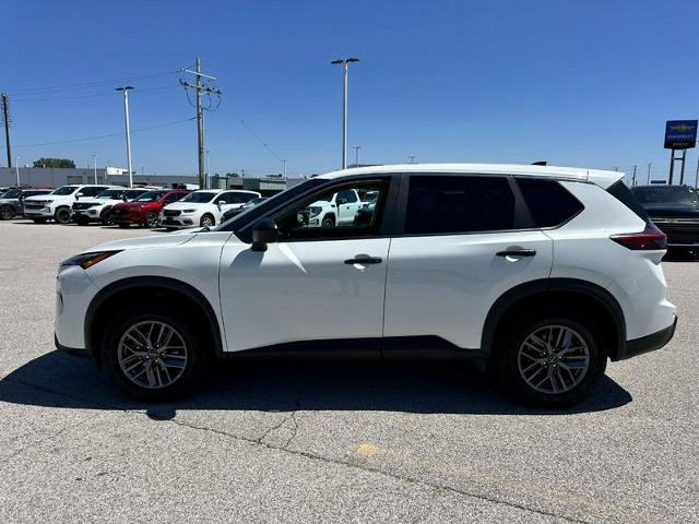Used 2024 Nissan Rogue S FWD video 2
