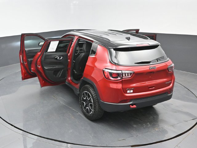 Used 2025 Jeep Compass Trailhawk AWD/4WD image 27