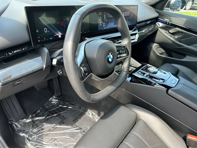 Used 2025 BMW 530i xDrive AWD/4WD image 18