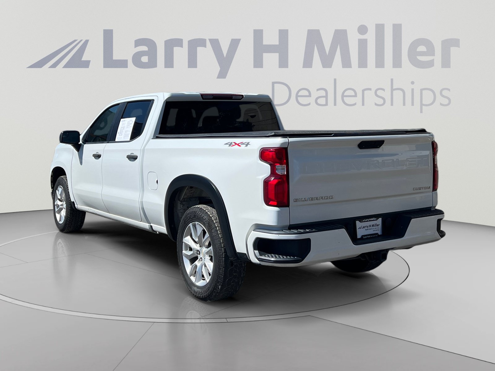 Used 2021 Chevrolet Silverado 1500 Custom w/ Safety Confidence Package AWD/4WD image 3