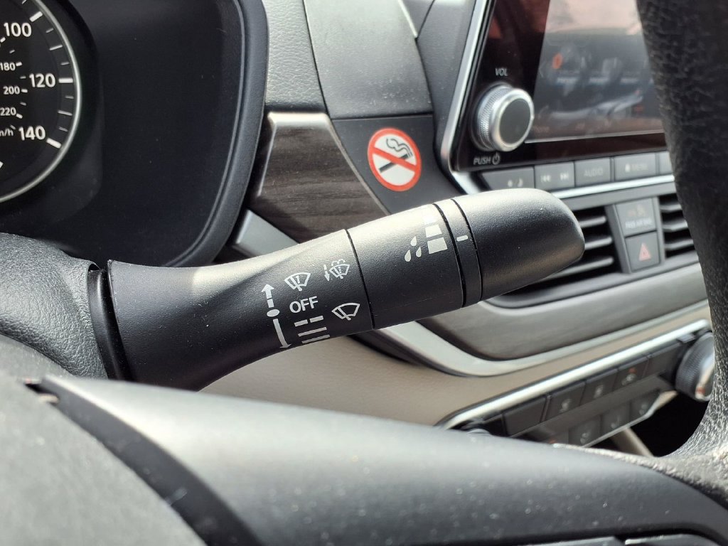 Used 2025 Nissan Altima 2.5 SV FWD image 18
