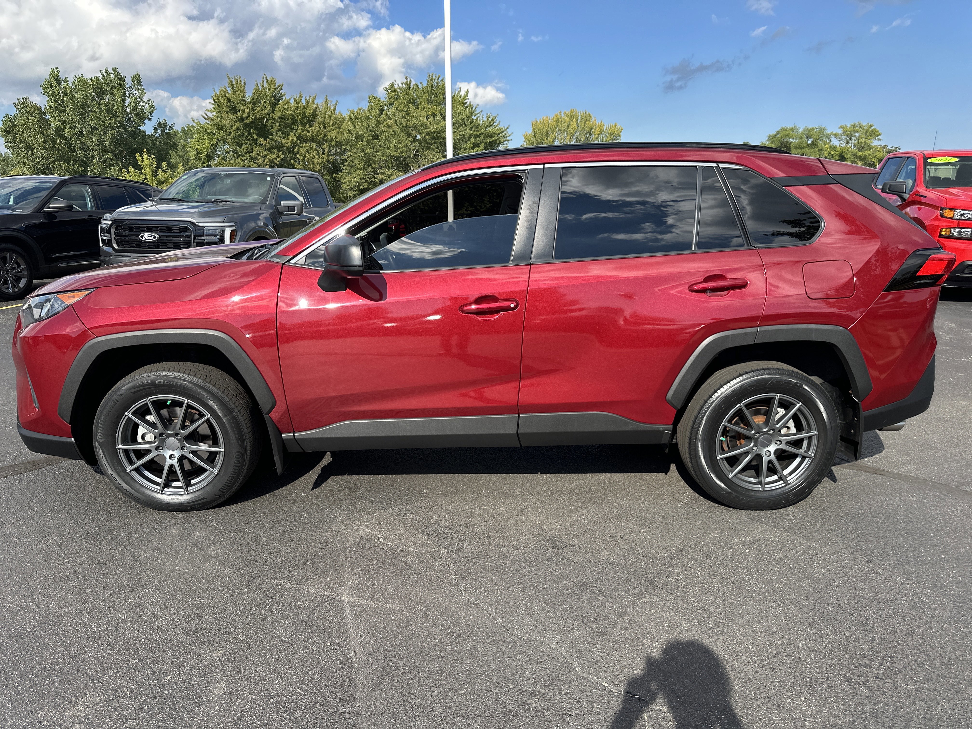 Used 2021 Toyota RAV4 LE image 6