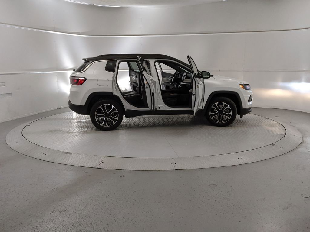 Used 2024 Jeep Compass Limited image 8