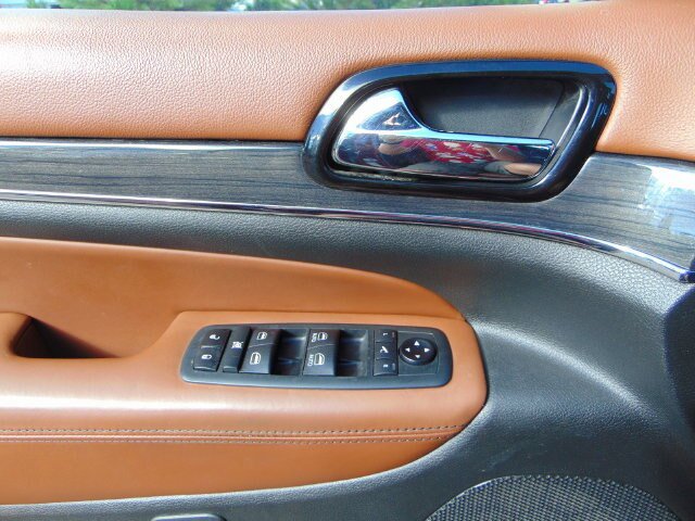 Used 2020 Jeep Grand Cherokee Overland AWD/4WD image 20