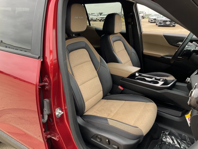 Used 2025 Chevrolet Equinox ACTIV w/ Safety and Technology Package FWD image 17