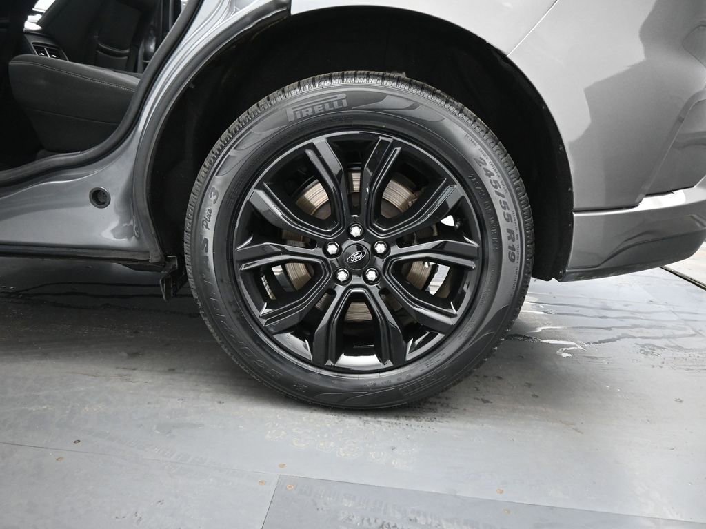 Certified 2022 Ford Edge SE w/ Black Appearance Package image 49