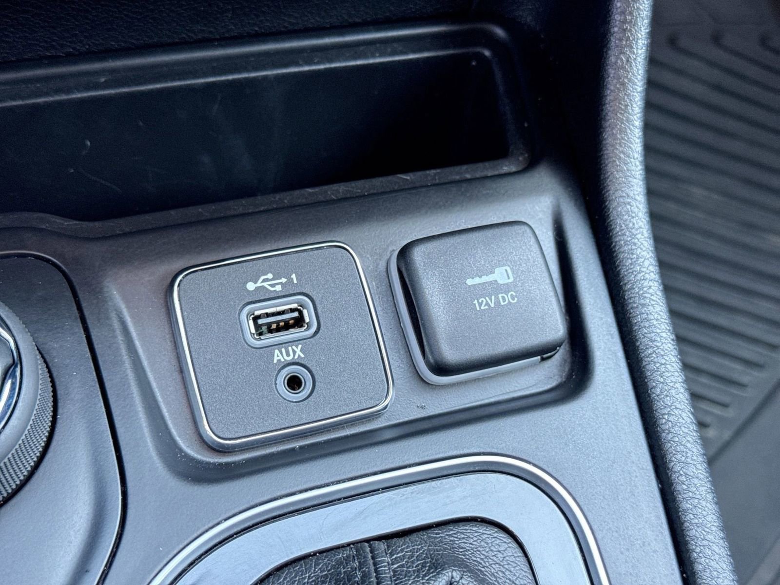 Used 2021 Jeep Cherokee Latitude Lux w/ Sun & Sound Group image 32