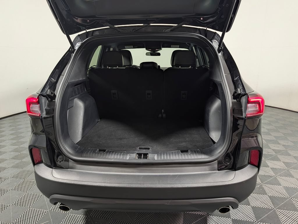 Certified 2025 Ford Escape ST-Line FWD image 6