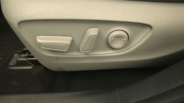 Used 2023 Toyota Highlander XLE AWD/4WD image 14