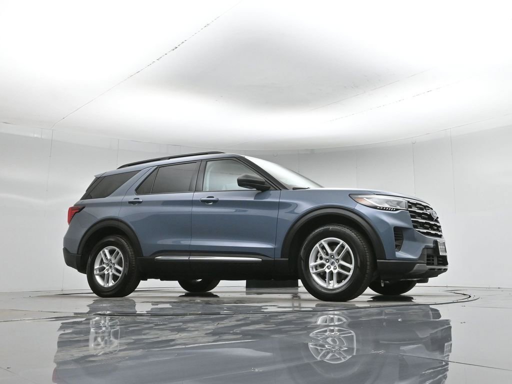 Certified 2025 Ford Explorer Active RWD image 4