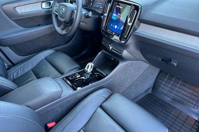 Used 2023 Volvo XC40 B5 Ultimate w/ Protection Package Premier image 15