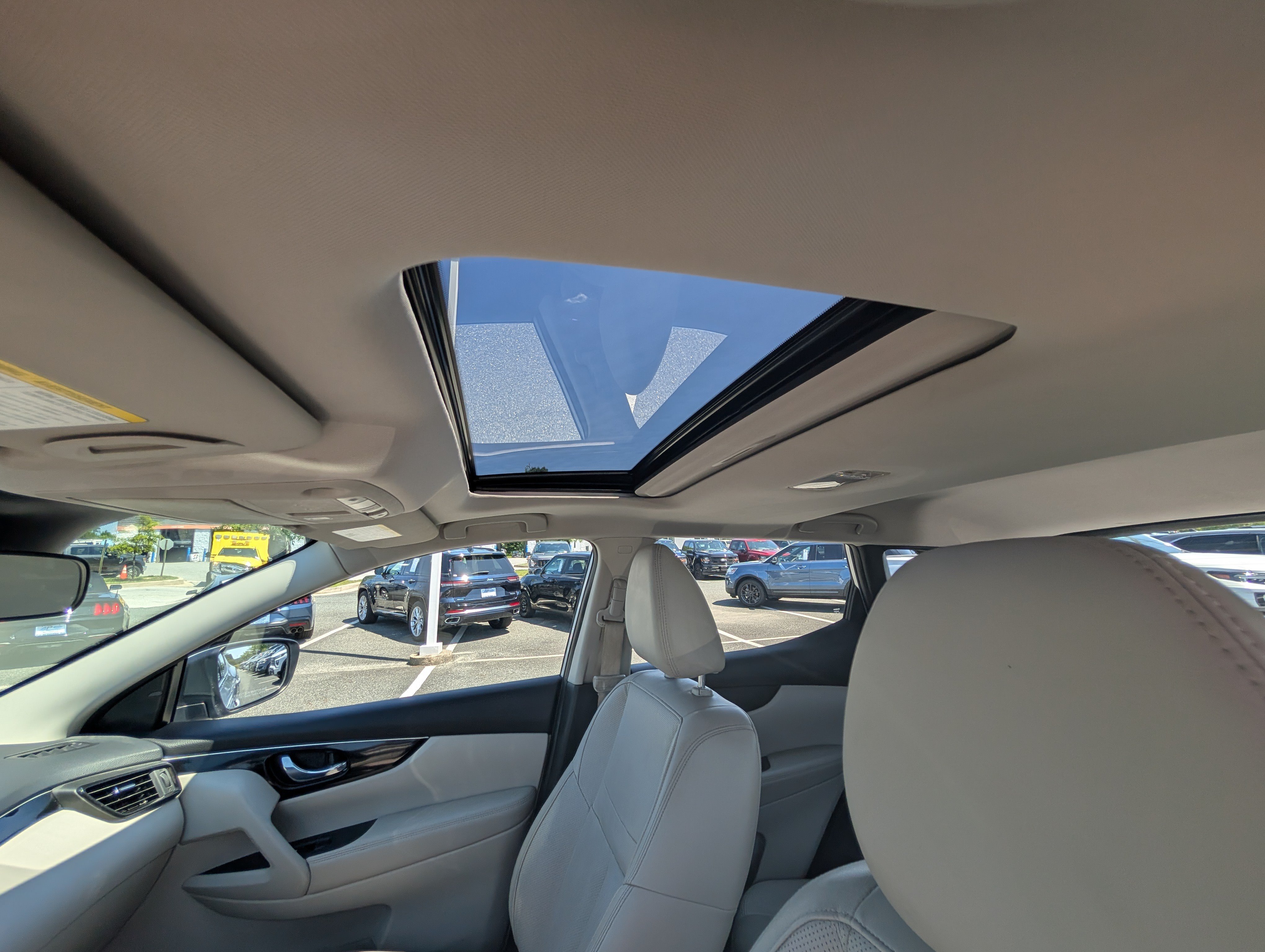 Used 2018 Nissan Rogue Sport SL w/ SL Premium Package FWD image 18