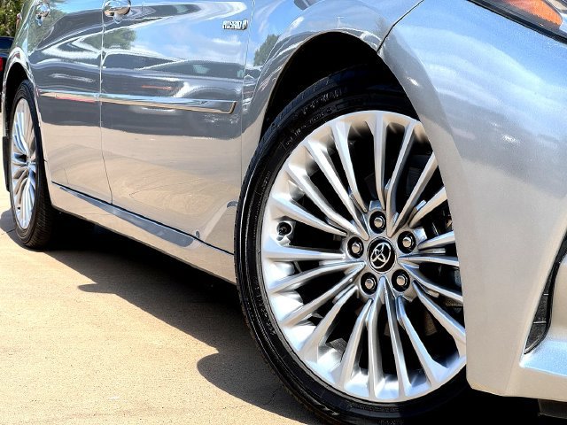Used 2020 Toyota Avalon Limited w/ Advanced Safety Package FWD image 7