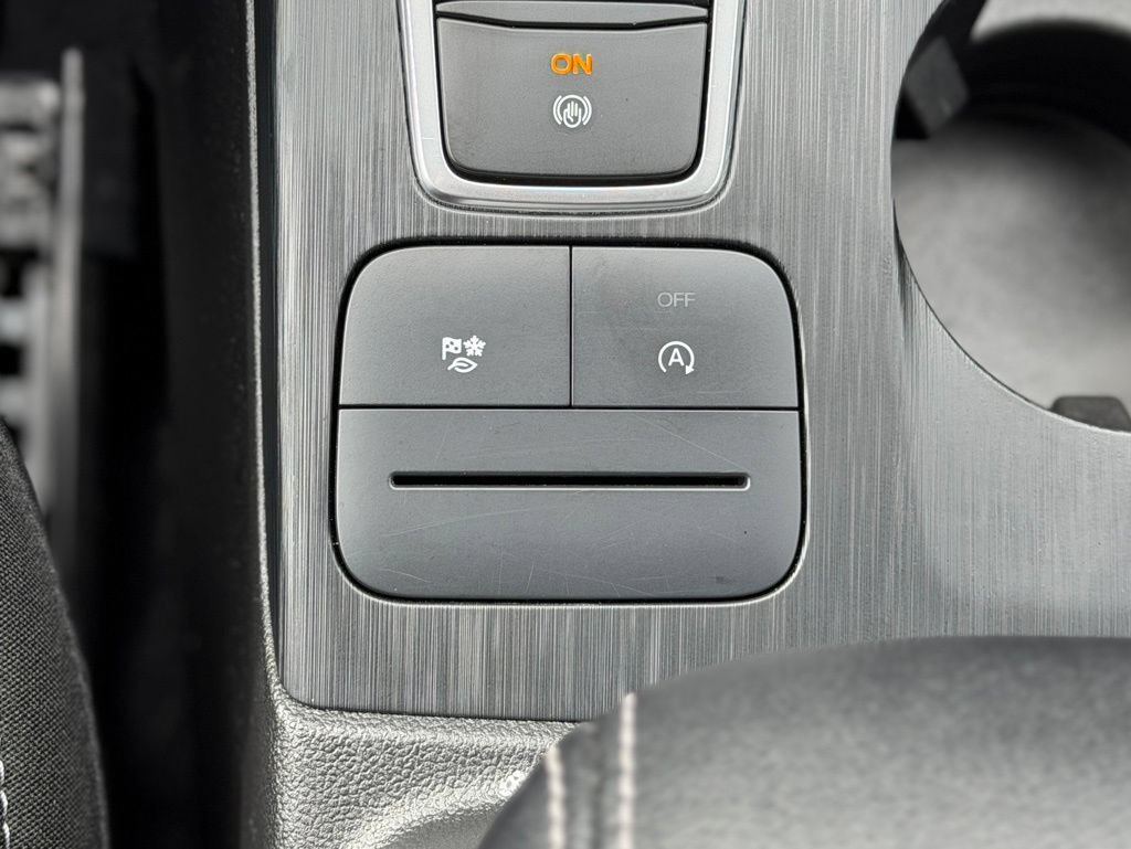 Certified 2025 Ford Escape Active AWD/4WD image 17