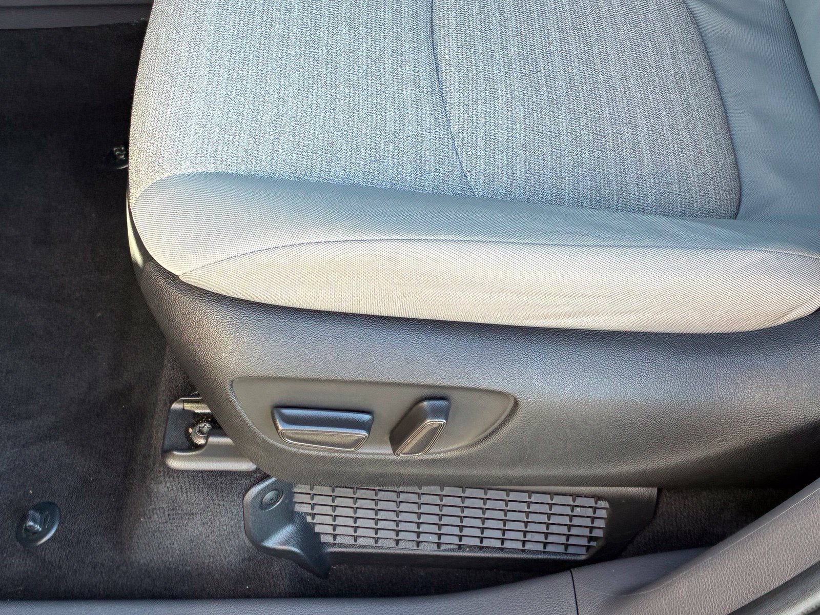Used 2024 Toyota Sienna LE FWD image 15