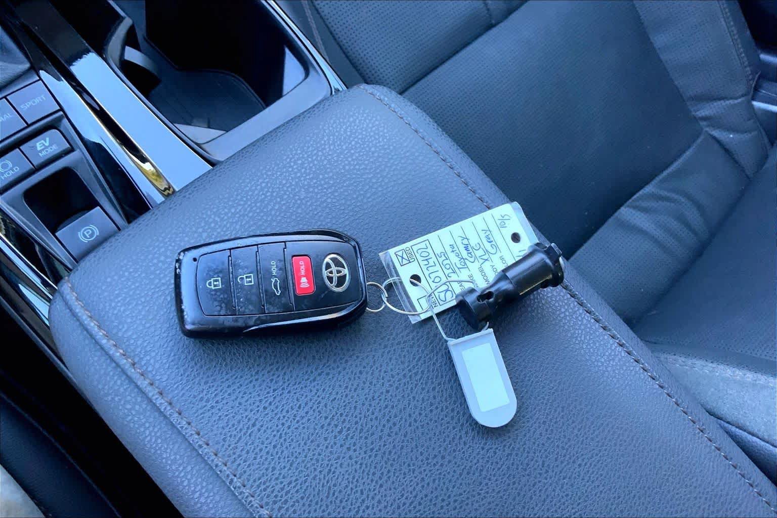 Used 2025 Toyota Camry XLE w/ Premium Package FWD image 15