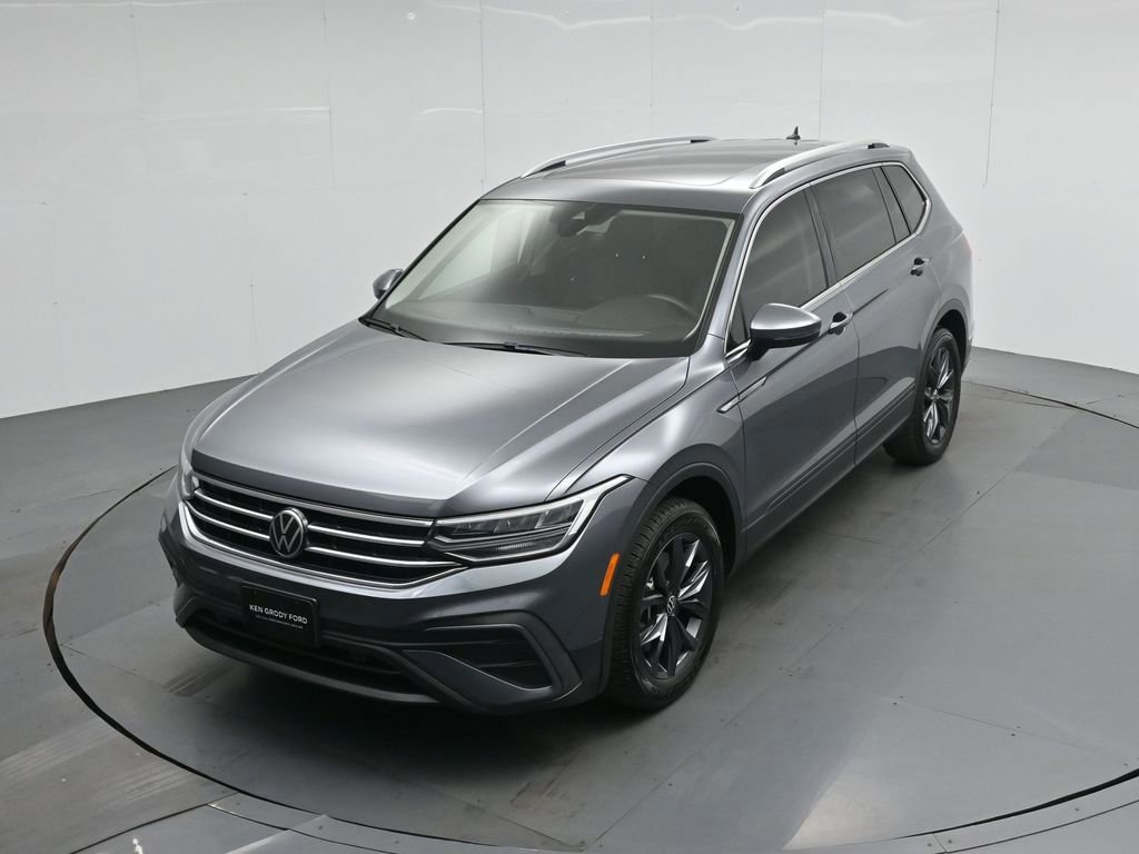 Used 2023 Volkswagen Tiguan SE w/ Panoramic Sunroof Package image 26