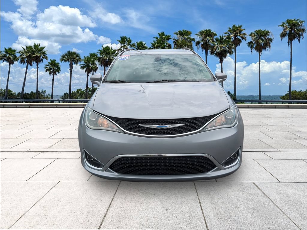 Used 2018 Chrysler Pacifica Touring-L FWD image 2