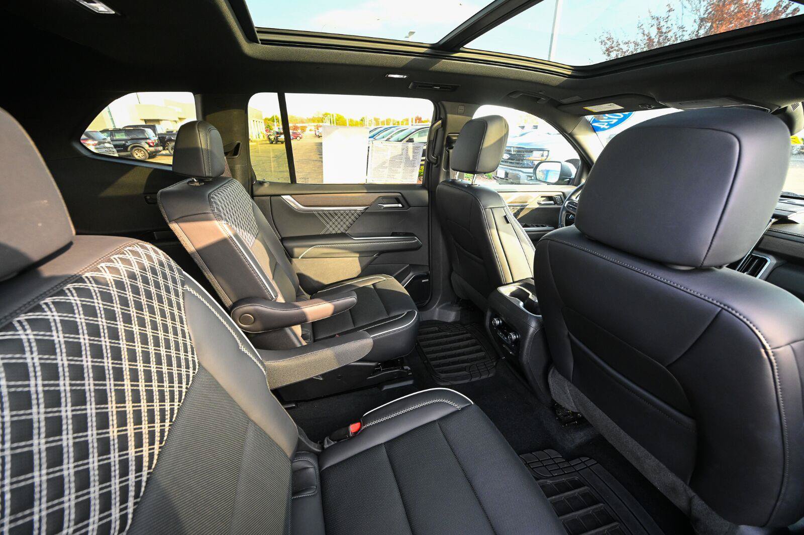 Used 2024 GMC Acadia Denali AWD/4WD image 57