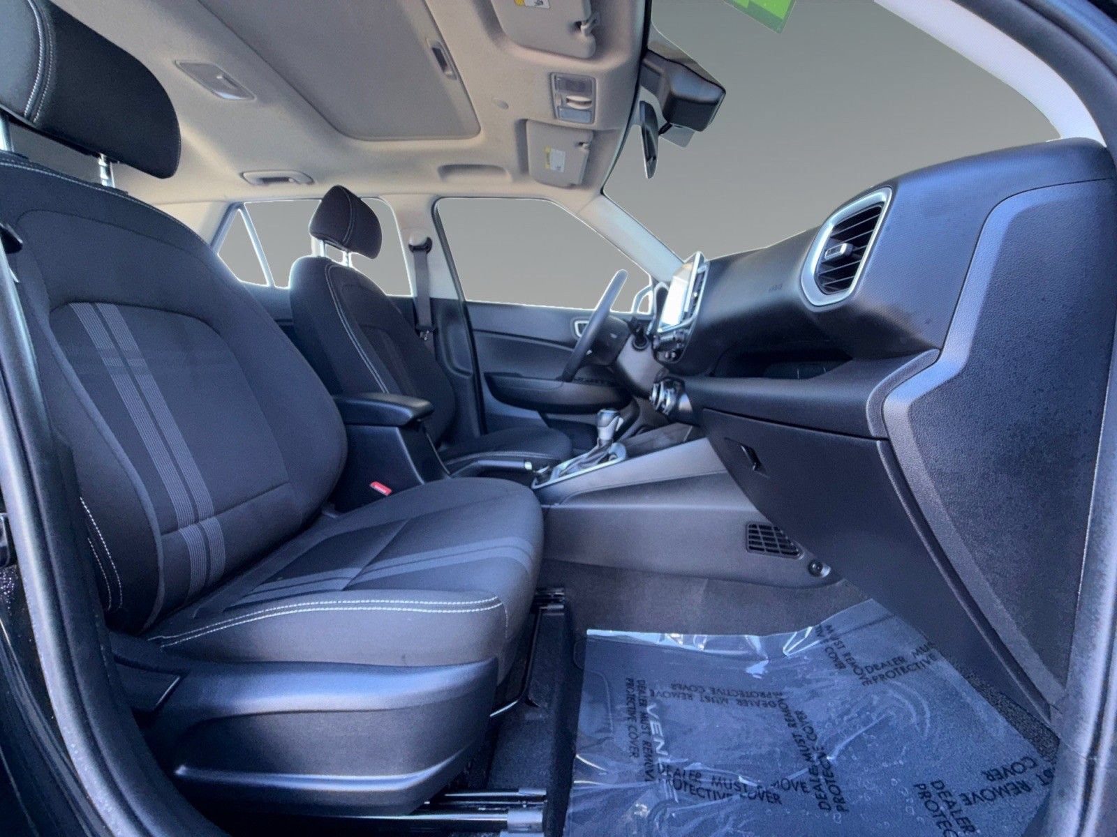 Used 2024 Hyundai Venue SEL FWD image 21