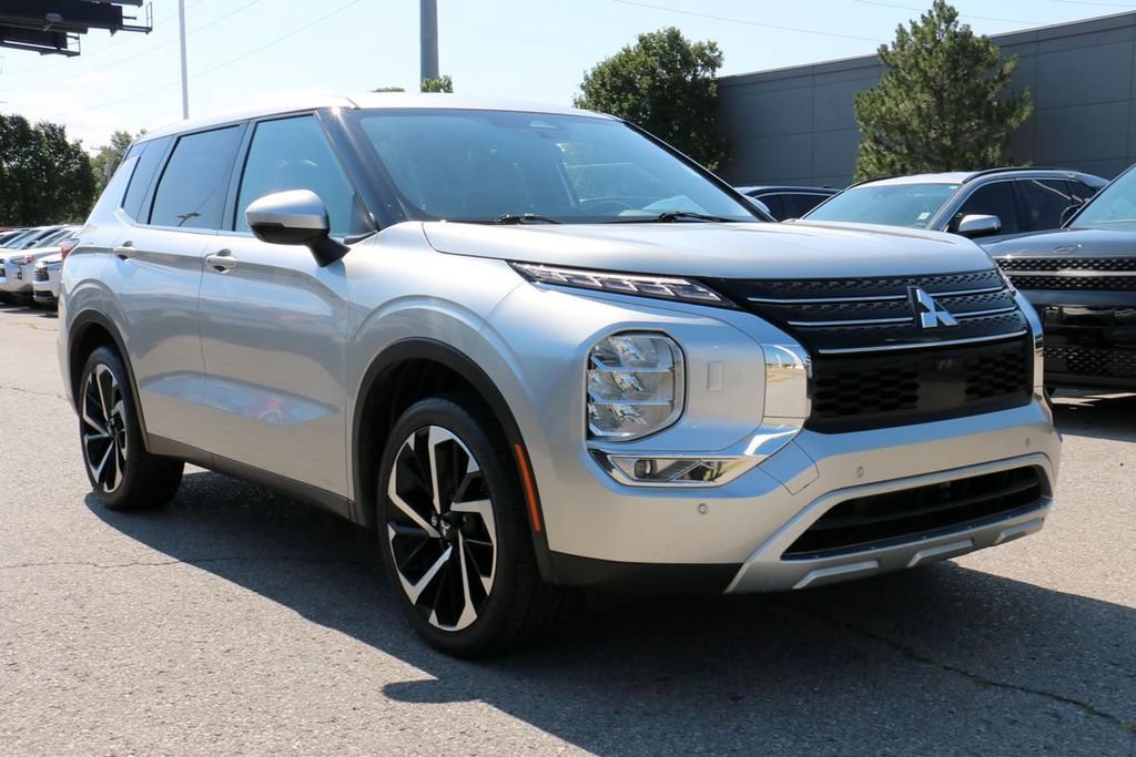 Used 2024 Mitsubishi Outlander SE AWD/4WD image 4