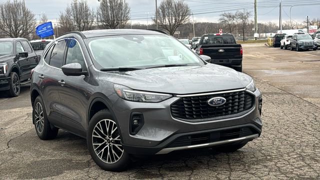 Certified 2024 Ford Escape SE w/ PHEV Premium Package image 8