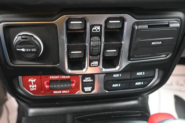 Used 2025 Jeep Wrangler Unlimited Rubicon AWD/4WD image 12