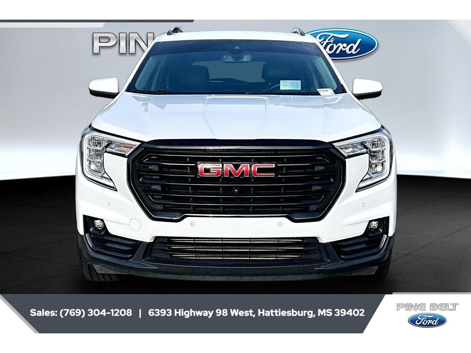 Used 2022 GMC Terrain SLT w/ Tech Package FWD image 3