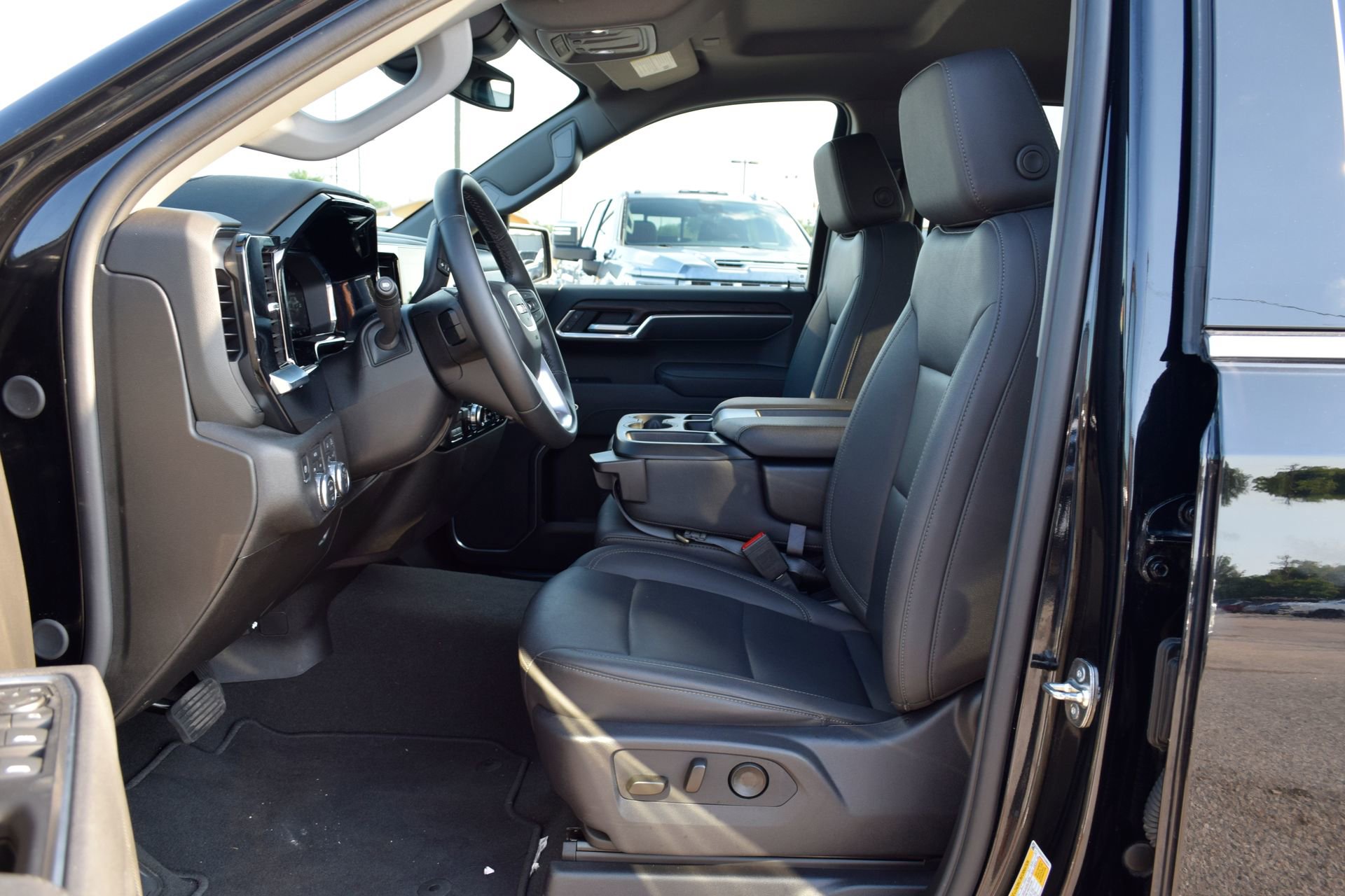 Used 2026 GMC Sierra 1500 SLT AWD/4WD image 17