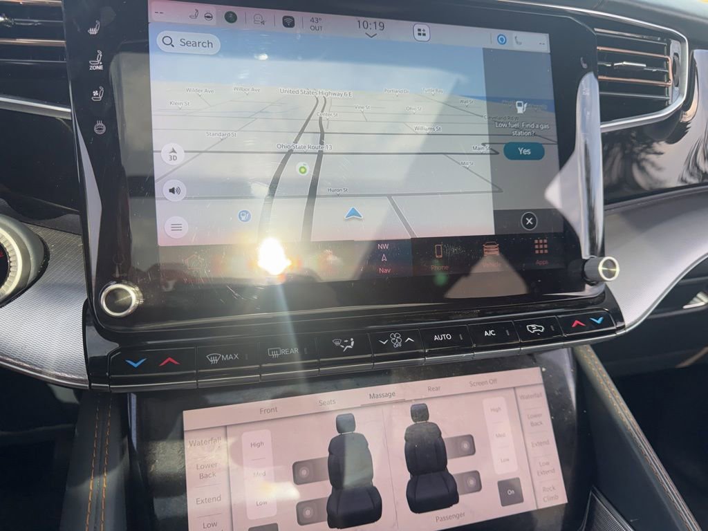 Used 2022 Jeep Grand Wagoneer Series III w/ Rear Seat Video Group 1 image 25