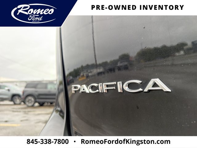 Used 2018 Chrysler Pacifica Touring-L FWD image 31