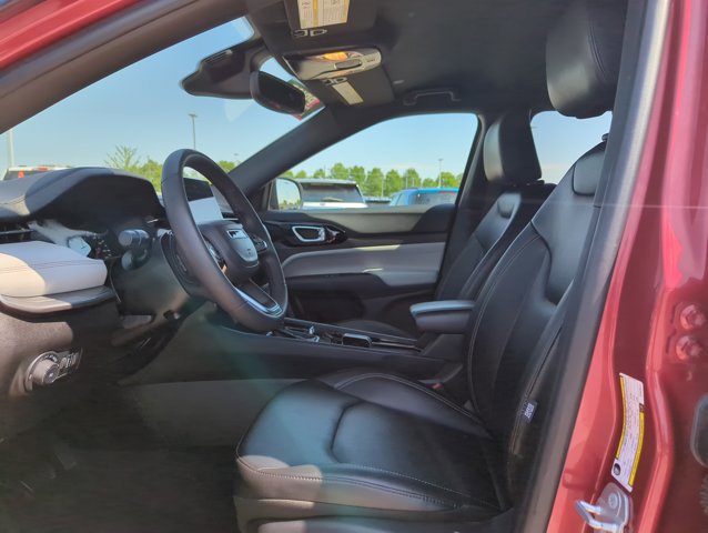 Used 2025 Jeep Compass Limited AWD/4WD image 16