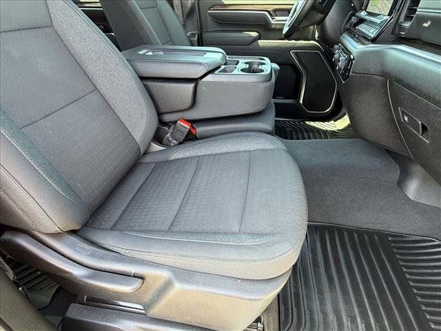 Used 2025 Chevrolet Silverado 2500 LT w/ Convenience Package image 11