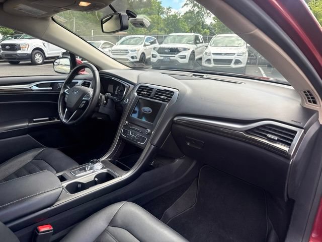 Certified 2017 Ford Fusion SE w/ Fusion SE Technology Package FWD image 10
